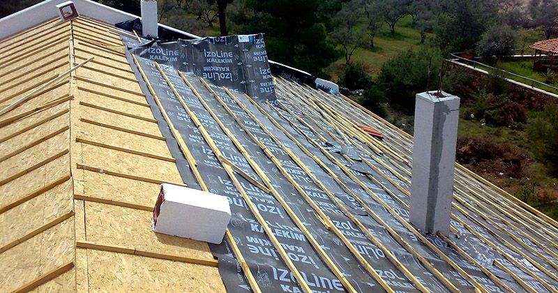 Gaziemir EPDM Kauçuk Çatı – OSB üzerine serilmiş nefes alan su yalıtım örtüsü ve çıtalama